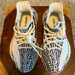 Authentic Yeezy Boost 350 V2  sz 4  NWT